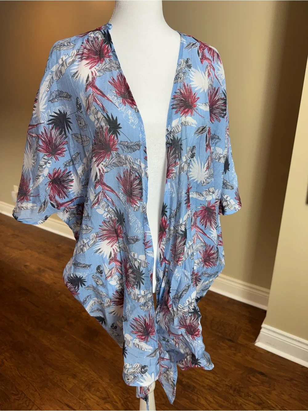 Easel NWT Blue Floral Tropical Tie Front Kimono Cardigan Size Small